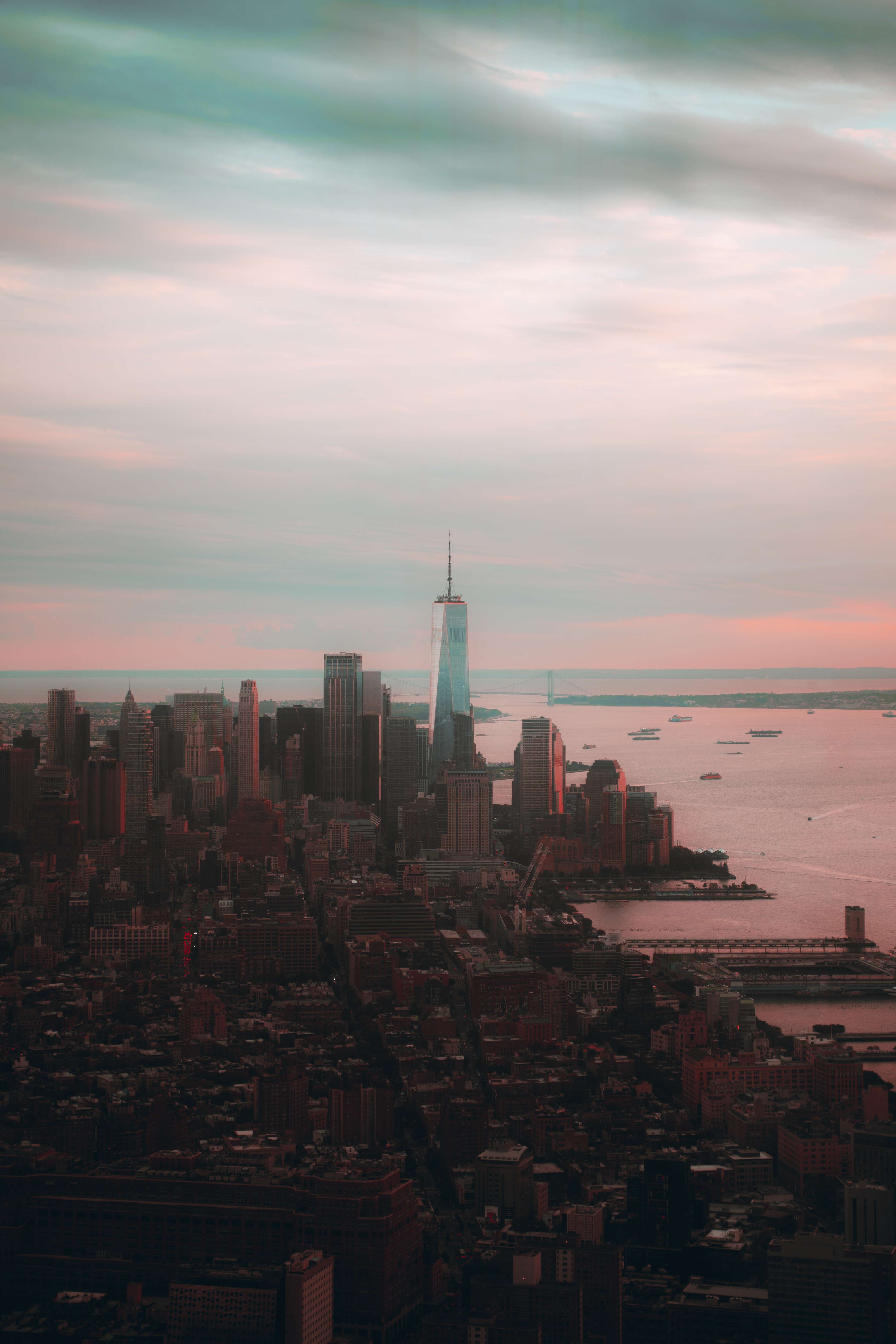 NYC skyline rosado, contraluz