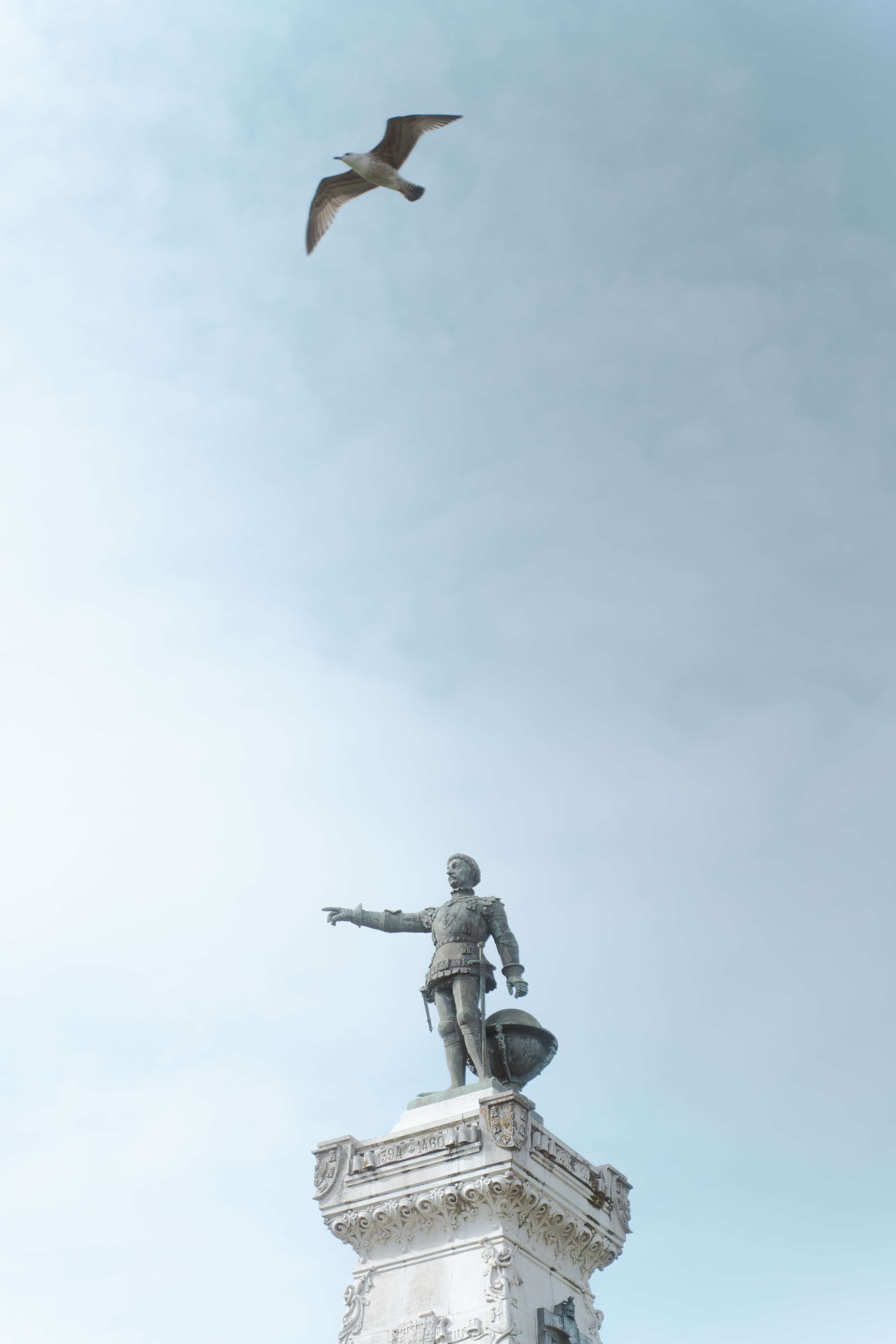 Infante con gaviota, monumento de Oporto